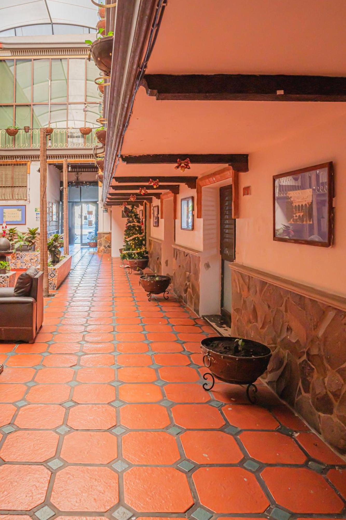Hotel Zapotlan ชูดาดกุซมาน ภายนอก รูปภาพ